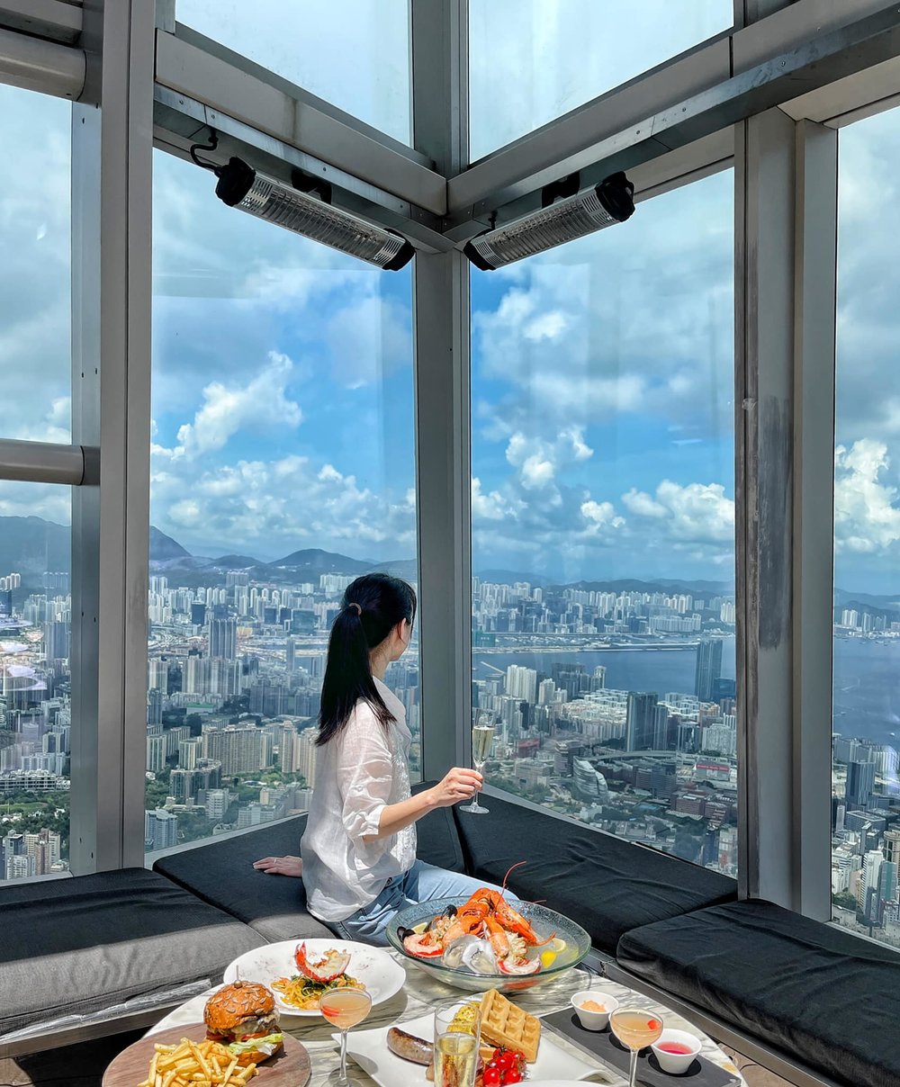 Breakfast with the view og Hong Kong skyline