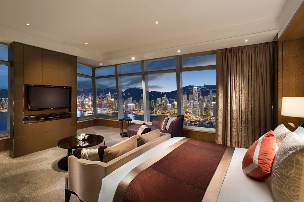 Spacious room with the view of Hong Kong skyline