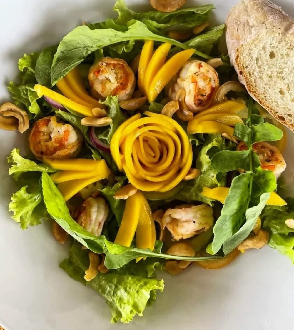 Mango and shrimp salad