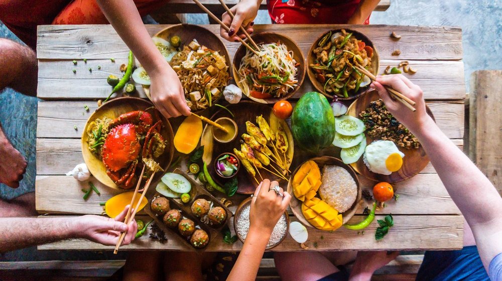 Different Thai dishes in the table