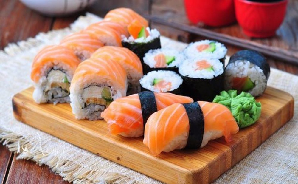 Sushi in plate