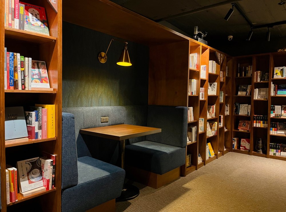 Book nook corner in OLAH Poshtel Taichung