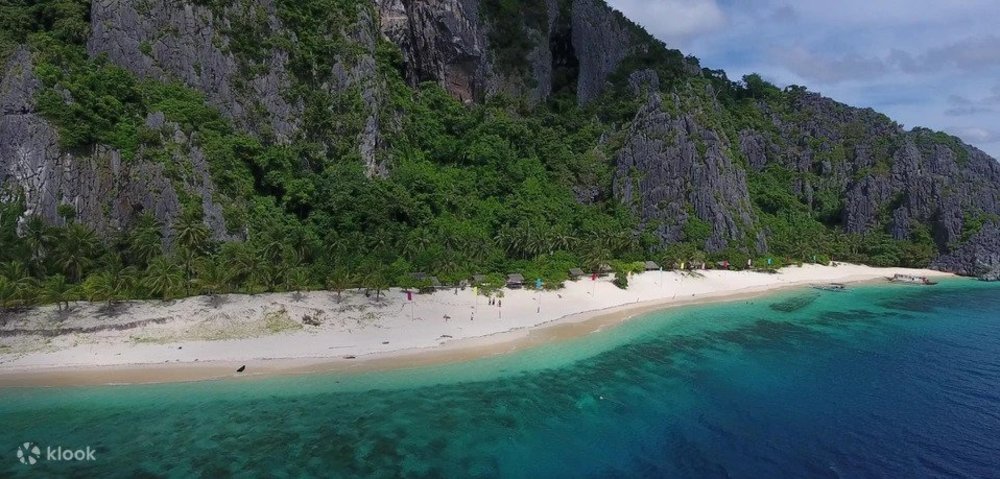 Pamalican island view from top