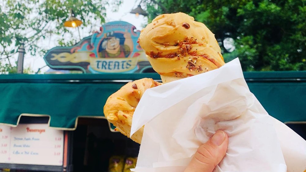 Enjoy these bagel twists while they’re hot! Credits to @defiantlydisney