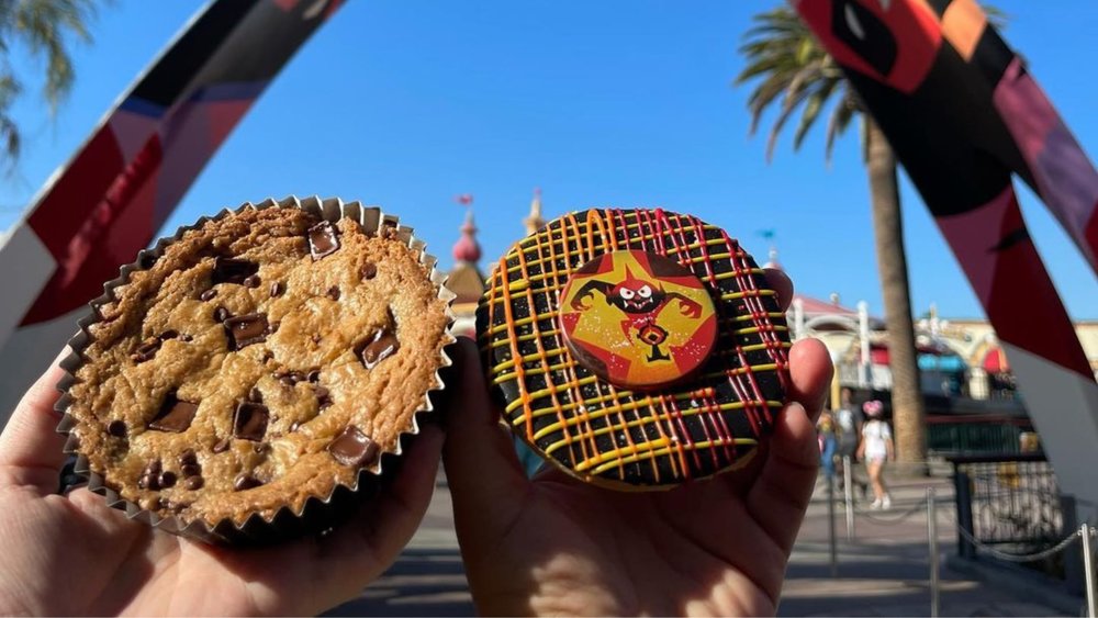 Get a glass of milk with your cookie num nums! Credits to @practically_perfect_every_bite