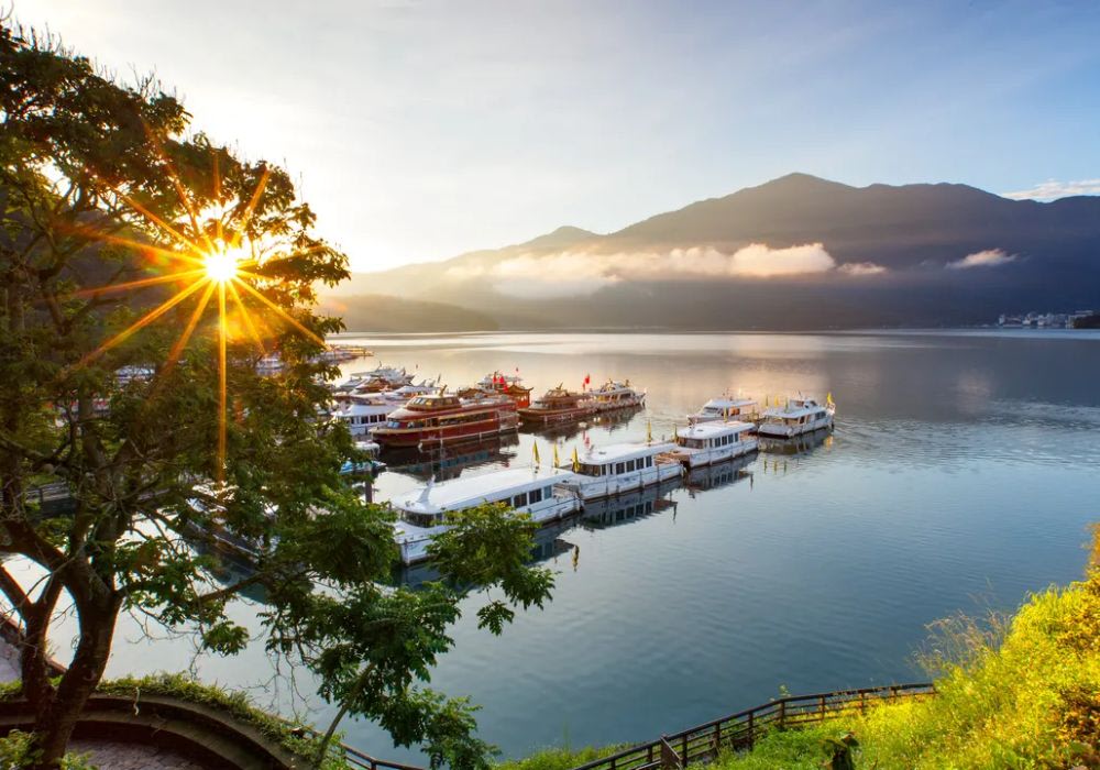 Hồ Nhật Nguyệt