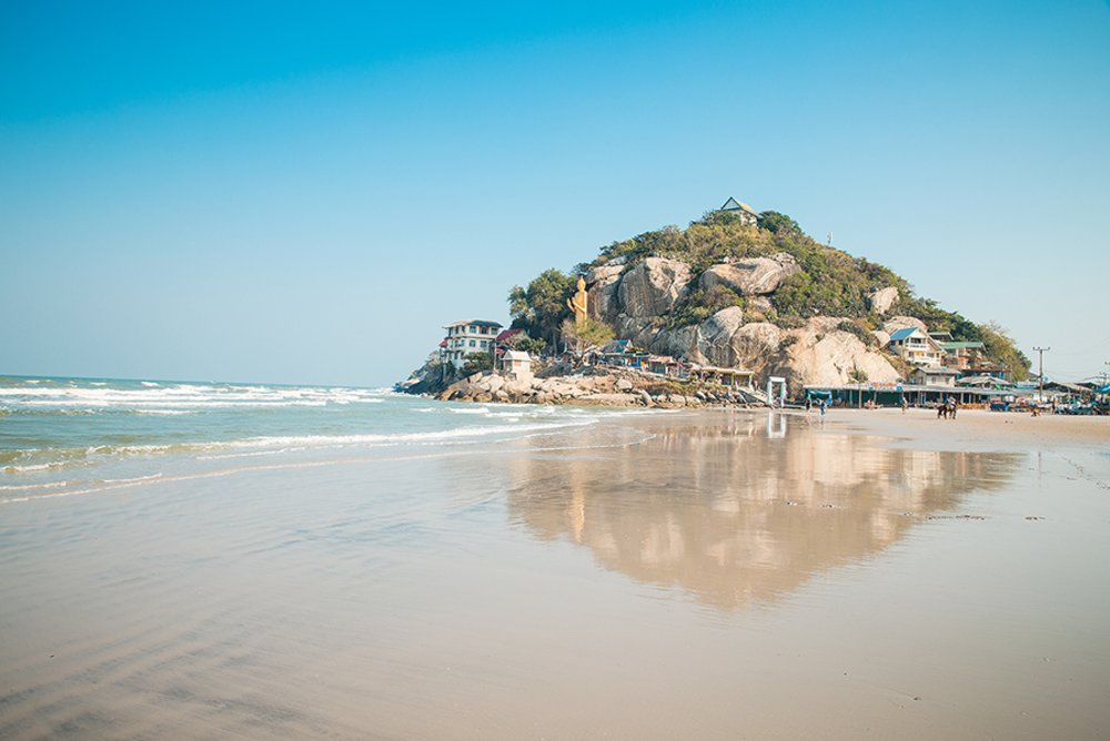 ทะเลหัวหินริมเขาตะเกียบ