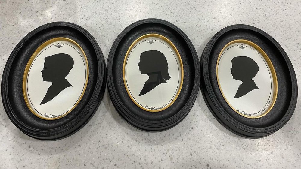Get your very own silhouettes from Main Street. Photo credits to wonderland_travelagency on Instagram