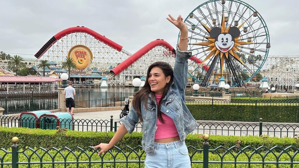 Aside from the rides, plan out your photo spots for the best pictures at Disneyland. Credits to @amandabqr