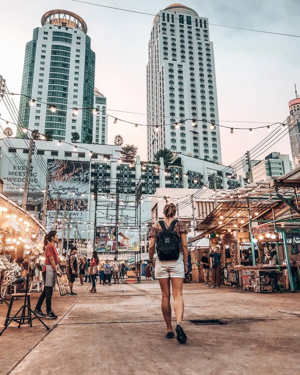 霓虹夜市 Neon Night Market