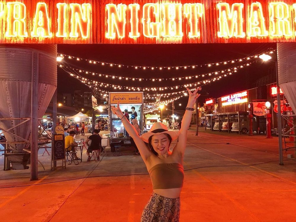 席娜卡琳火車鐵道夜市 Train Night Market Srinakarin