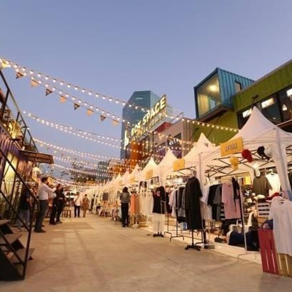 Box Space Ratchayothin Night Market 文青創意貨櫃市集