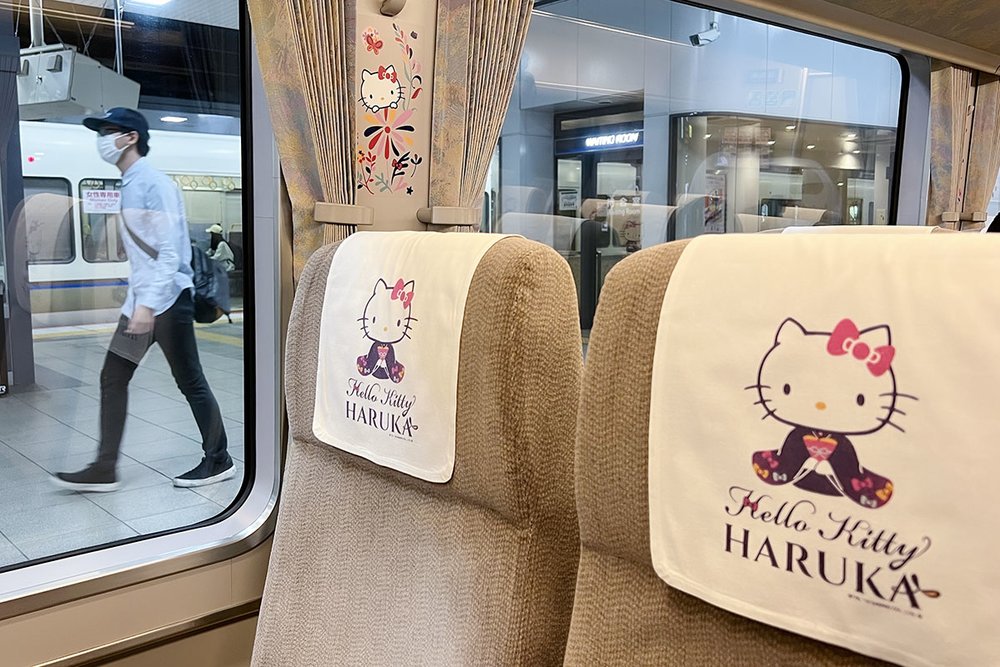 JR Haruka Express Hello Kitty Interior