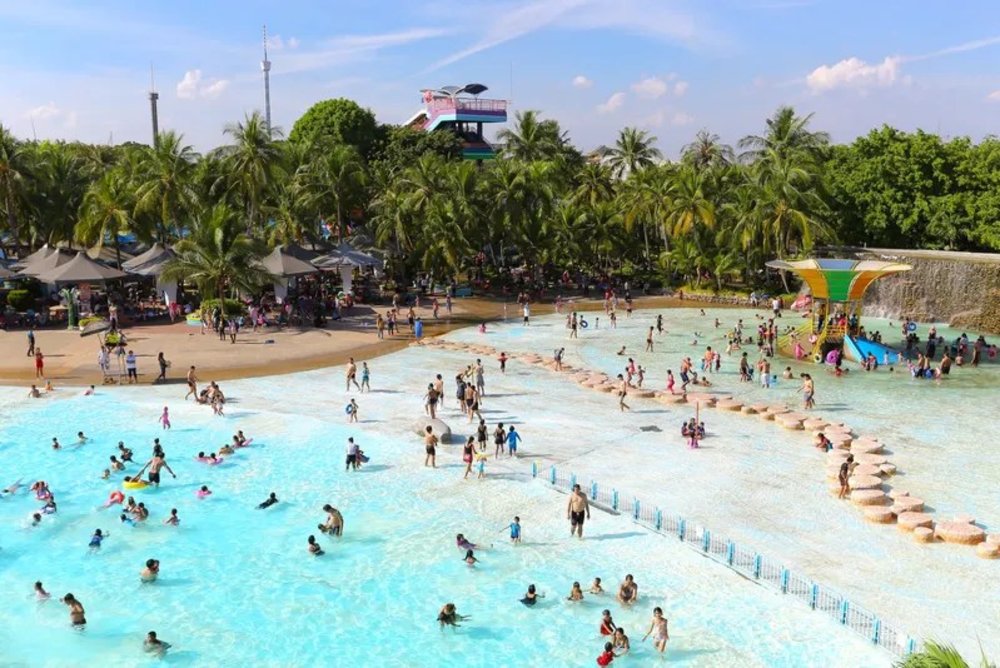 สระน้ำคลื่นเทียม สวนสยามอะเมซิ่งพาร์ค