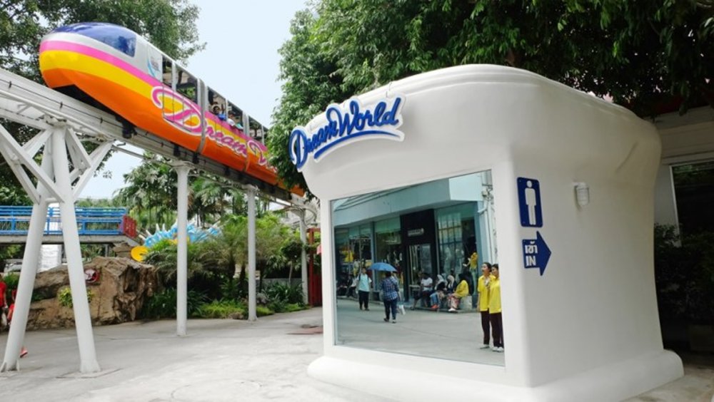 ห้องน้ำชายติดกระจกใส จุดเช็คอินถ่ายรูปสุดฮิตของดรีมเวิลด์