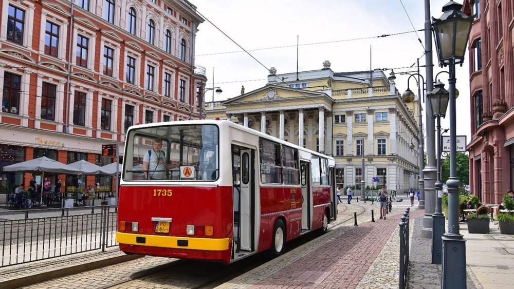 Better to be safe and early than late and sorry! Credits to @piotr.weber on Instagram