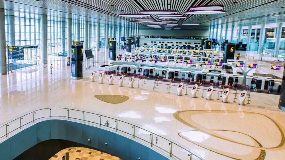 Enjoy relaxing lounges and exciting attractions inside the airport. Credits to @changiairport