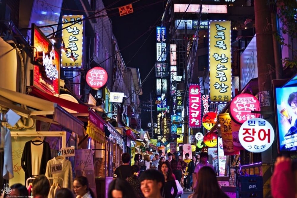 ย่านฮงแด (Hongdae) เกาหลีใต้ยามค่ำคืน