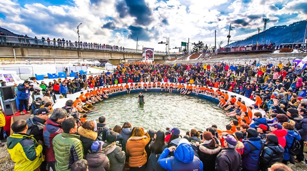 เที่ยวชมกิจกรรมท้องถิ่นที่เทศกาลน้ำแข็งฮวาชอน ซานชอนอ