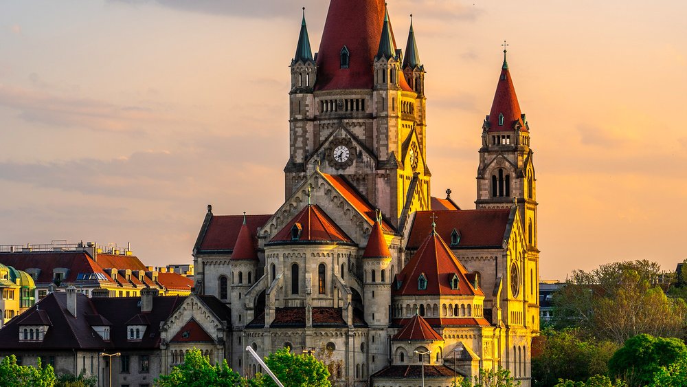 Get enchanted by Austria’s castles. Image credits: Pierre Blache on Pexels