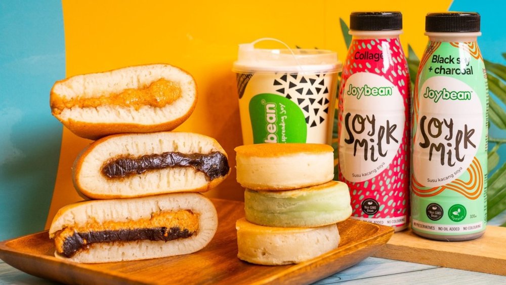 Enjoy Jollibean’s quick bites and soy milk on the go. Credits to @greatworldsingapore