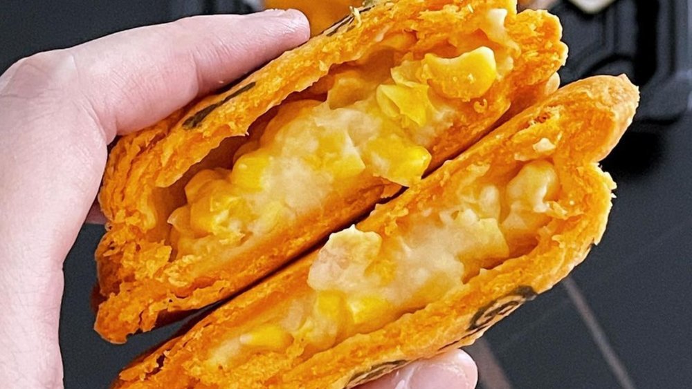 Old Chang Kee’s curry puffs are a local favourite! Credits to @dianaaatan