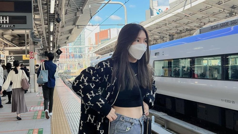 A trip inside Shinjuku Station calls for a customary photo.  Image credits: @tassaran_g on Instagram