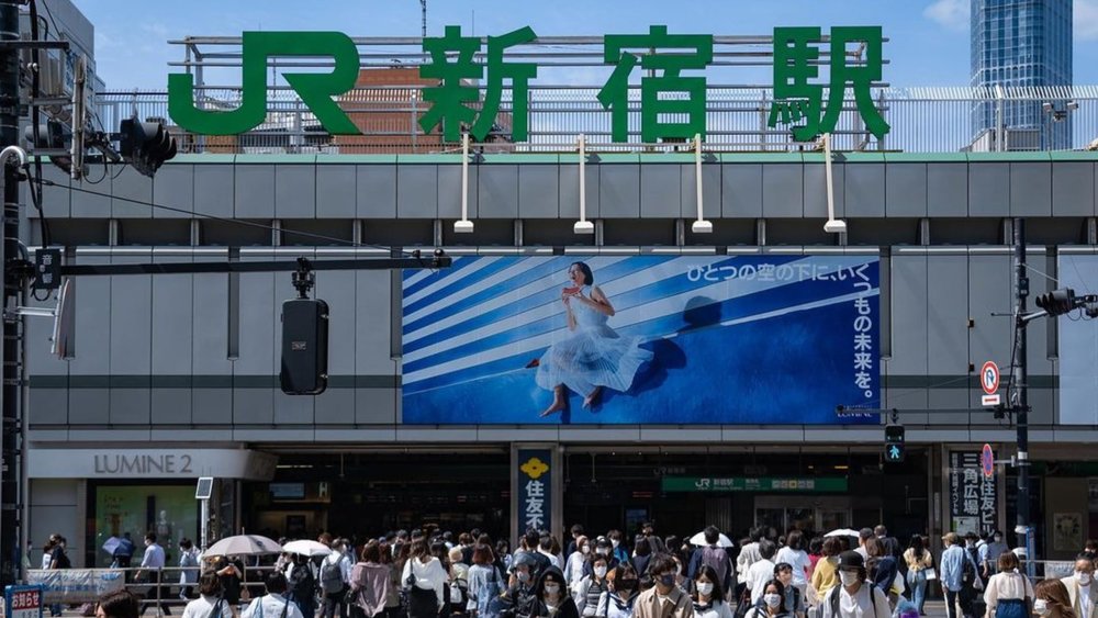 It’s hard to miss the ginormous Shinjuku Station, even among the crowds.  Image credits: @yuta_photography on Instagram