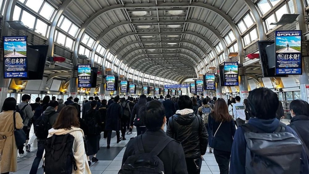 Shinagawa Station is a major railway station that services 11 train lines, including the Tokaido-Sanyo Shinkansen train.  Image credits: @ekkapolk on Instagram