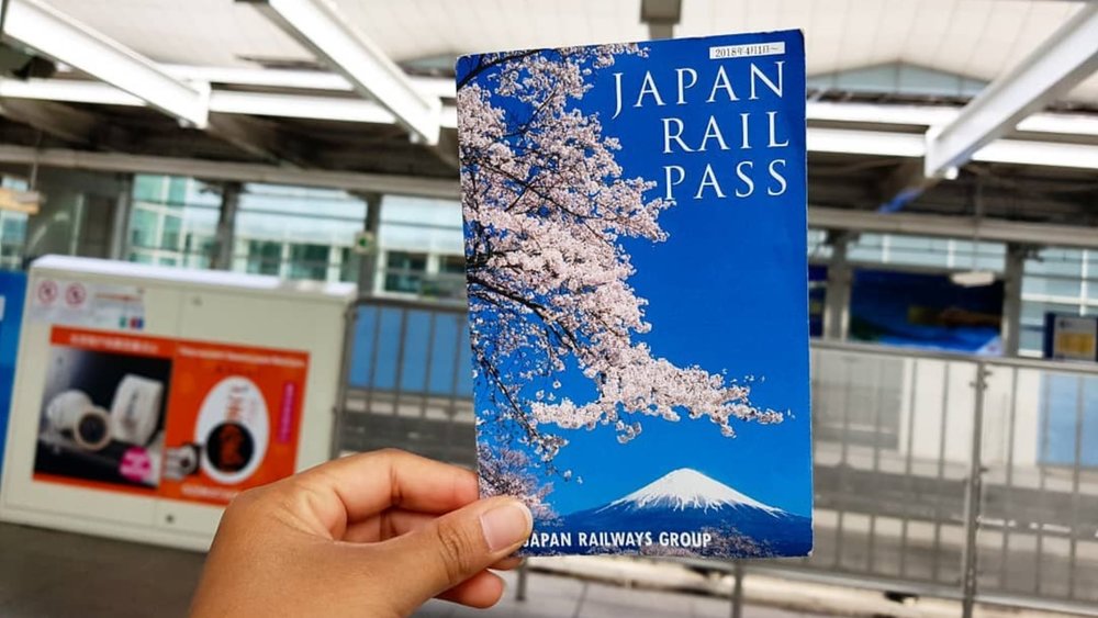 The JR Pass is the one pass to rule them all - allowing you to board trains, buses, and ferries under the Japan Railways Group! Credits: @aisyakamal on Instagram