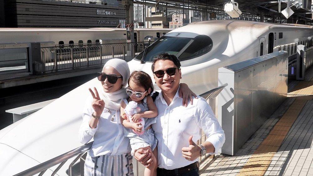 The ultra-fast Shinkansen will take you to your destination in a jiffy. Credits: @narisasoraya on Instagram