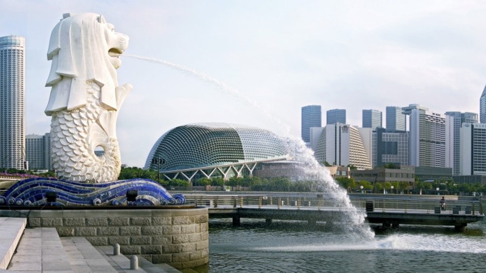 Merlion Park ที่อ่าวมาริน่าเบย์ สถานที่ท่องเที่ยวยอดฮิตของสิงคโปร์