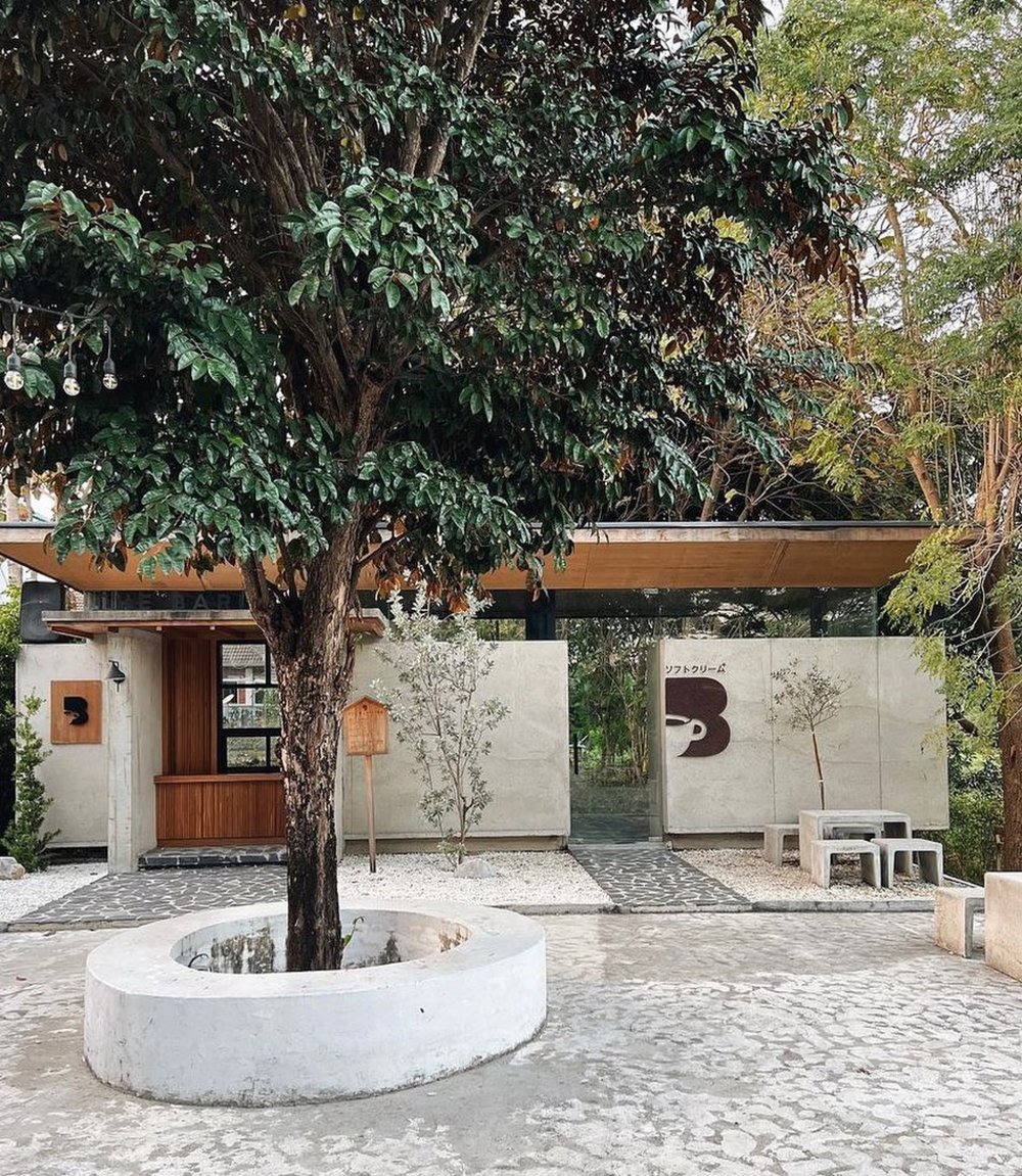 คาเฟ่เชียงใหม่ร้านดัง ตั้งอยู่ในบริเวณริมแม่น้ำปิง | รูปภาพจาก instagram kobvatinee