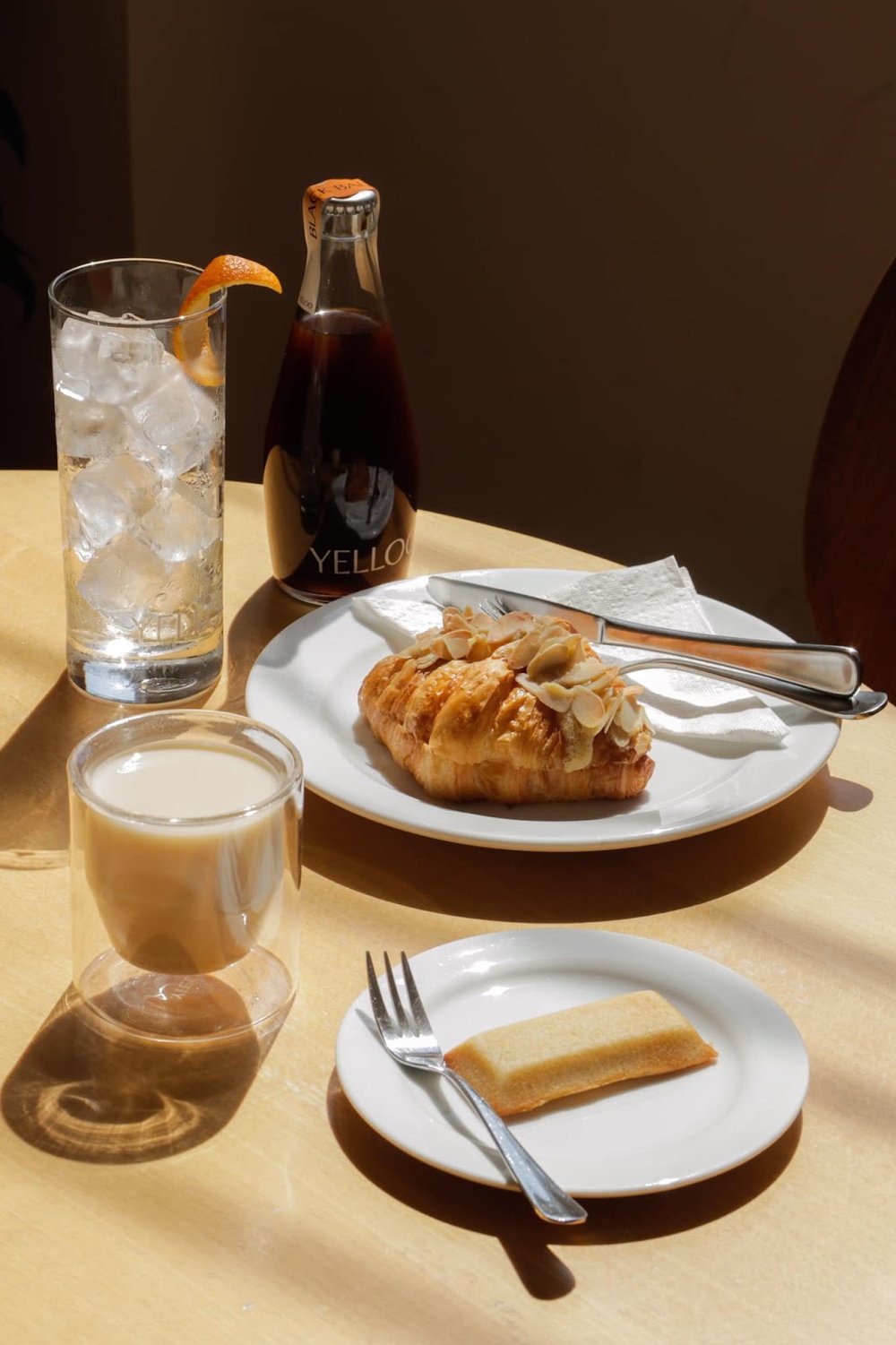 Yelloo ร้านคาเฟ่เชียงใหม่ ร้านกาแฟเชียงใหม่ สไตล์มินิมอล น่ารัก | รูปภาพจาก facebook Yello