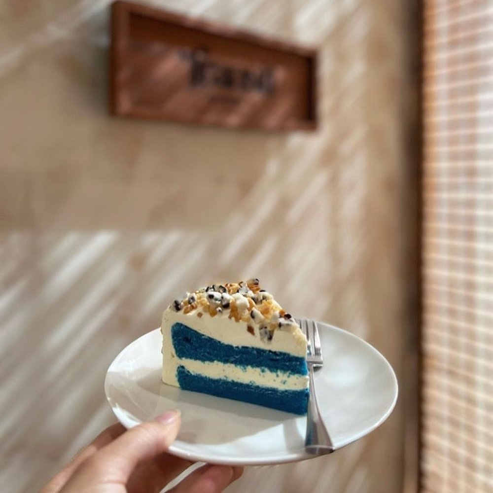 Cookie Monster Cake เมนูแนะนำของ Transit Number 8 | รูปภาพจาก Transit Number 8