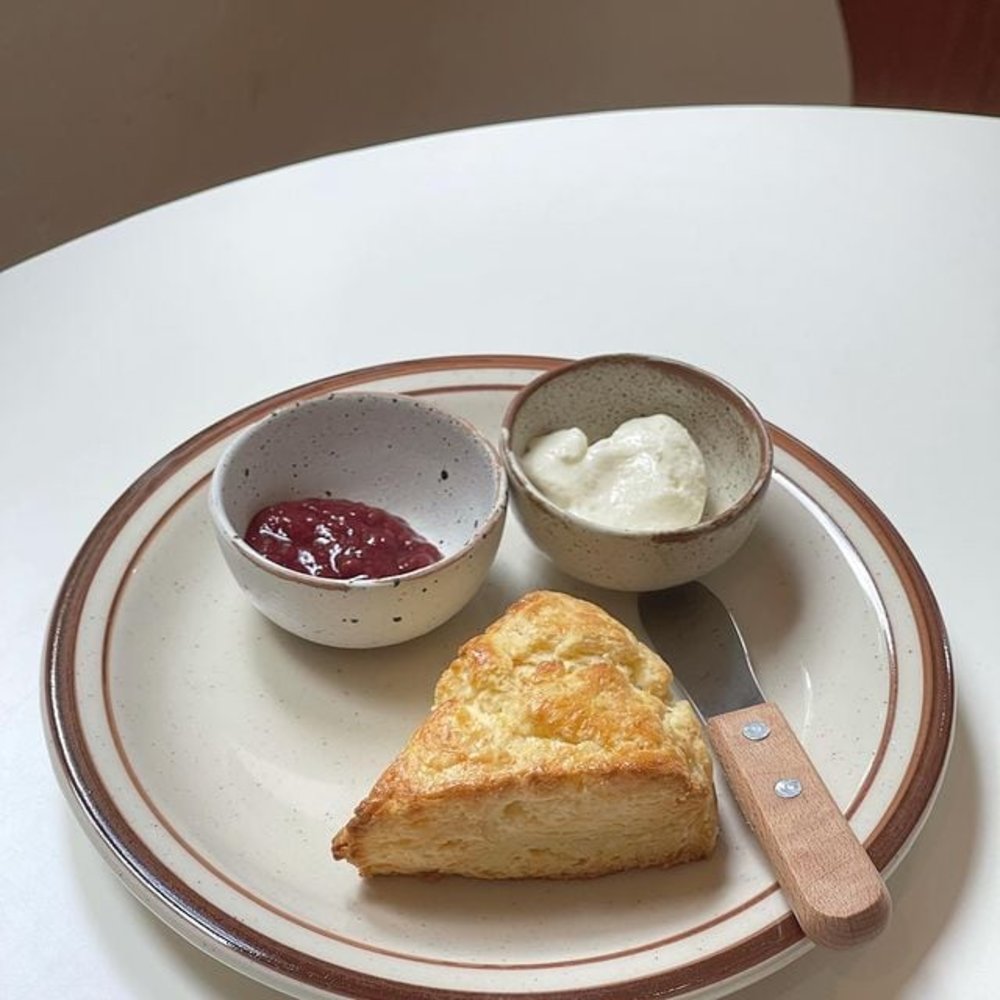 สโคน เมนูแนะนำของร้าน Glin Cafe ร้านกาแฟเชียงใหม่ คาเฟ่เชียงใหม่ร้านดัง | รูปภาพจาก instagram glin.cafe