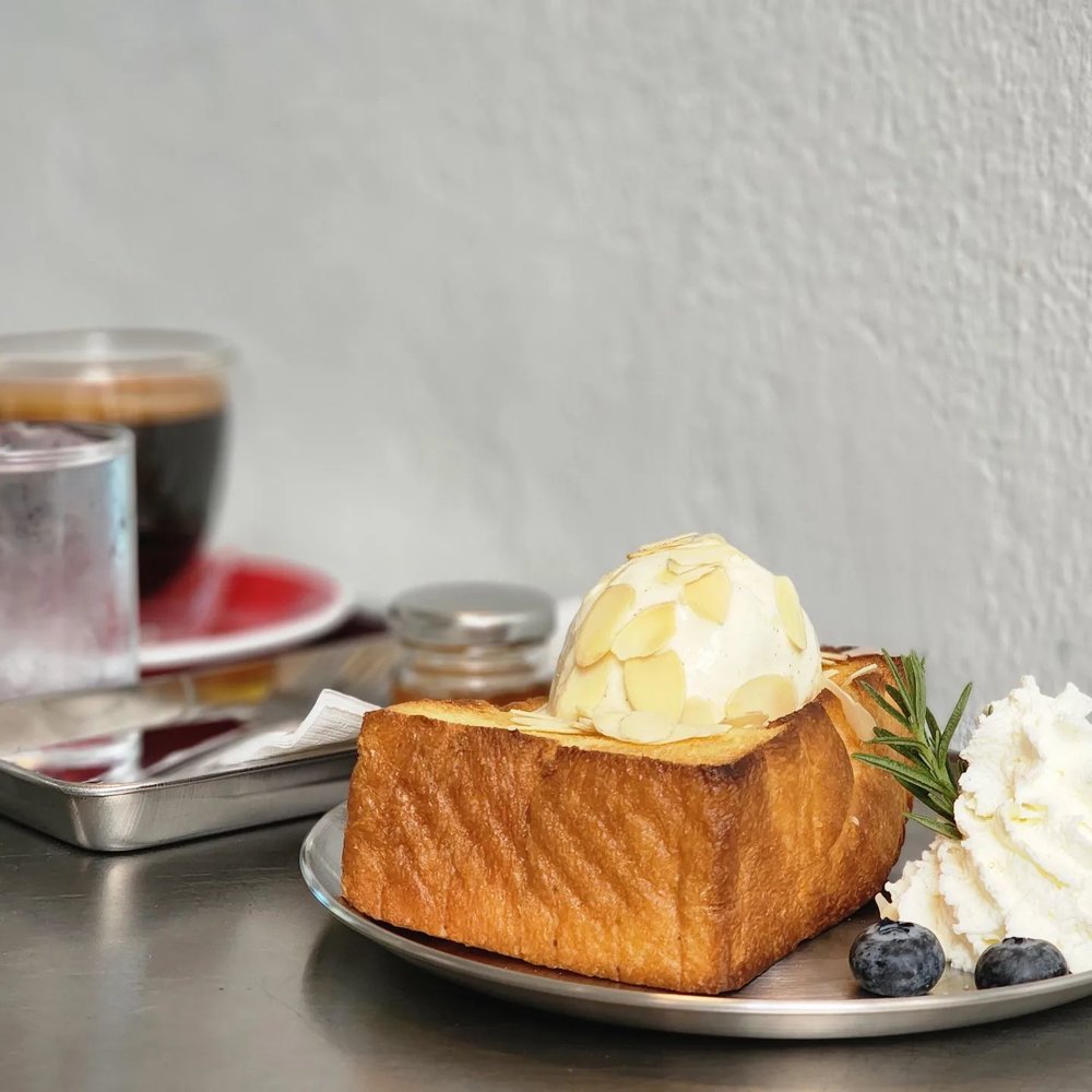 Honey Toast | รูปภาพจาก facebook TOMATO.cafe.cnx