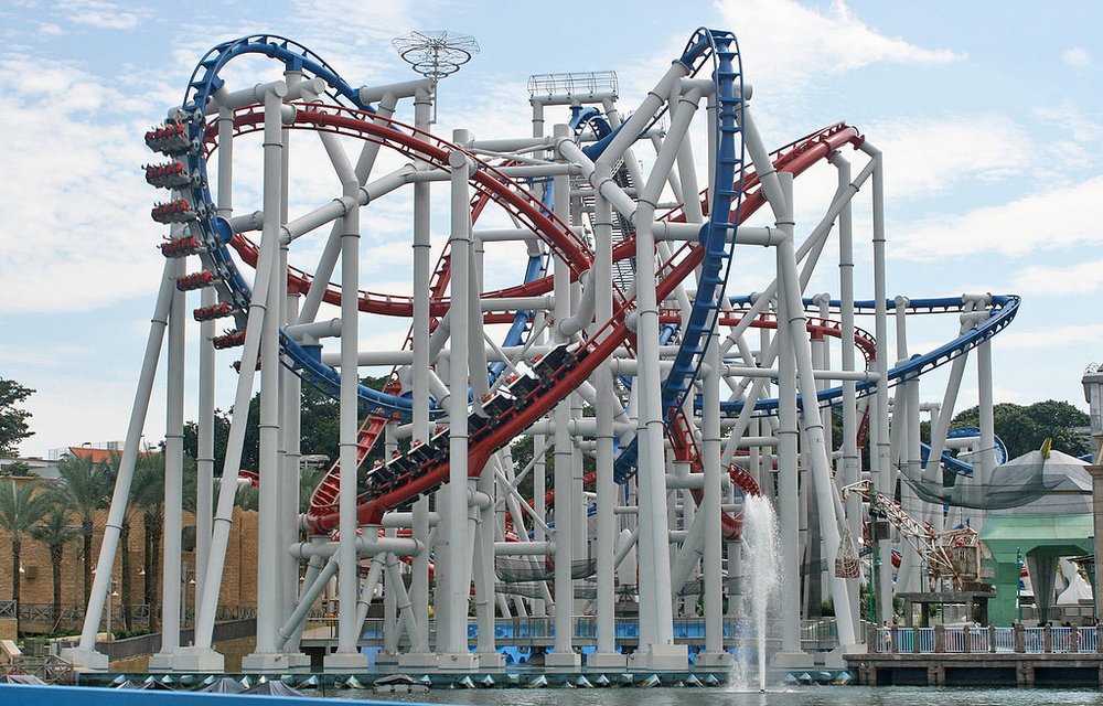 รถไฟเหาะรางน้ำเงินพาตีลังกา กรี๊ดจนเสียงแหบเพราะเก็บอารมณ์ไม่อยู่ บอกเลยว่าเด็ดมาก ตื่นเต้นมาก !