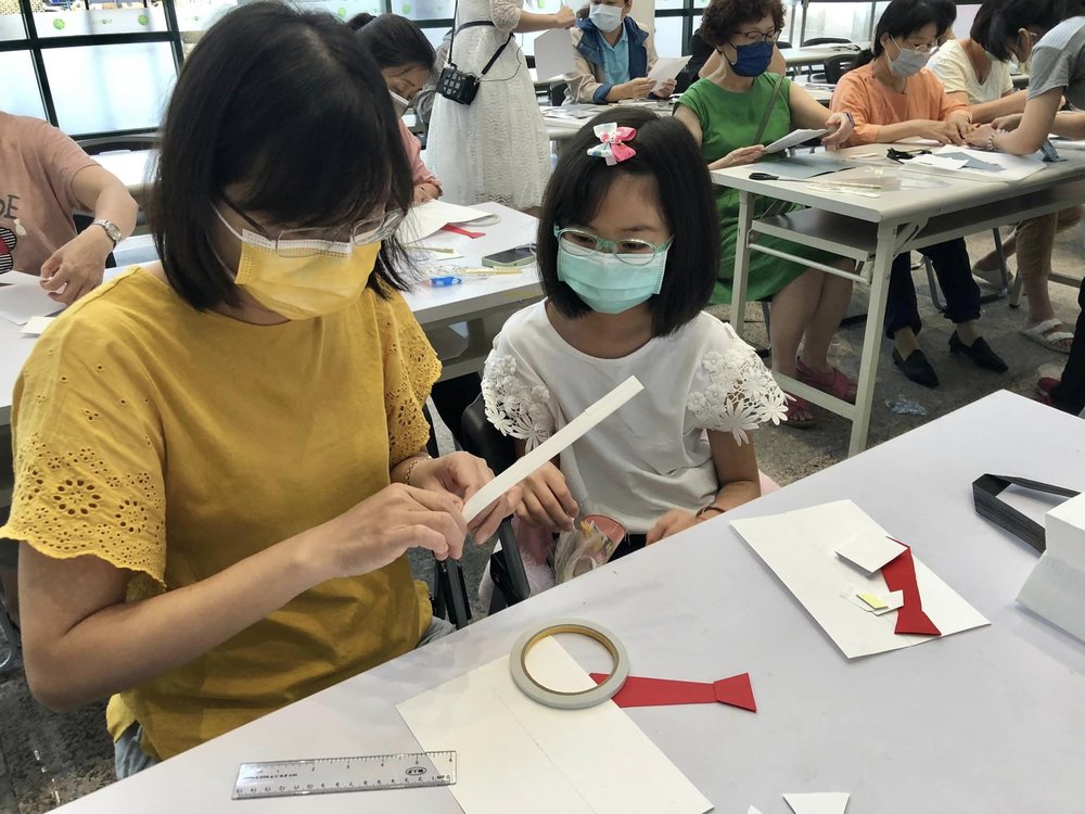 博物館在週末日有親子體驗活動，不妨預先上網預約。（圖片來源：台中市纖維工藝博物館 Facebook）