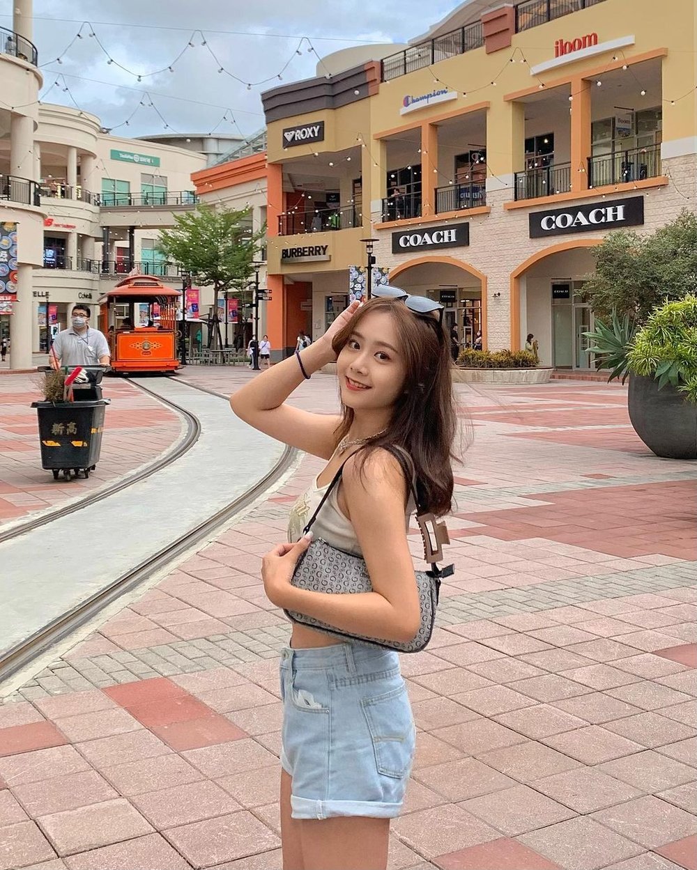 整車購物商場走美式風格，還設有樂園電車，不怕行到腳軟。（圖片來源：＠weiiihsuan）