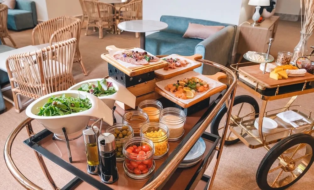 อาหารแสนอร่อยที่ The Square ที่ตั้งอยู่ใน Furama RiverFront โรงแรมในสิงคโปร์