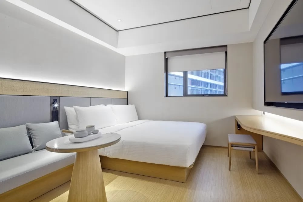 ตัวอย่างห้องนอนส่วนตัวของ Ji Hotel Orchard โรงแรมในสิงคโปร์