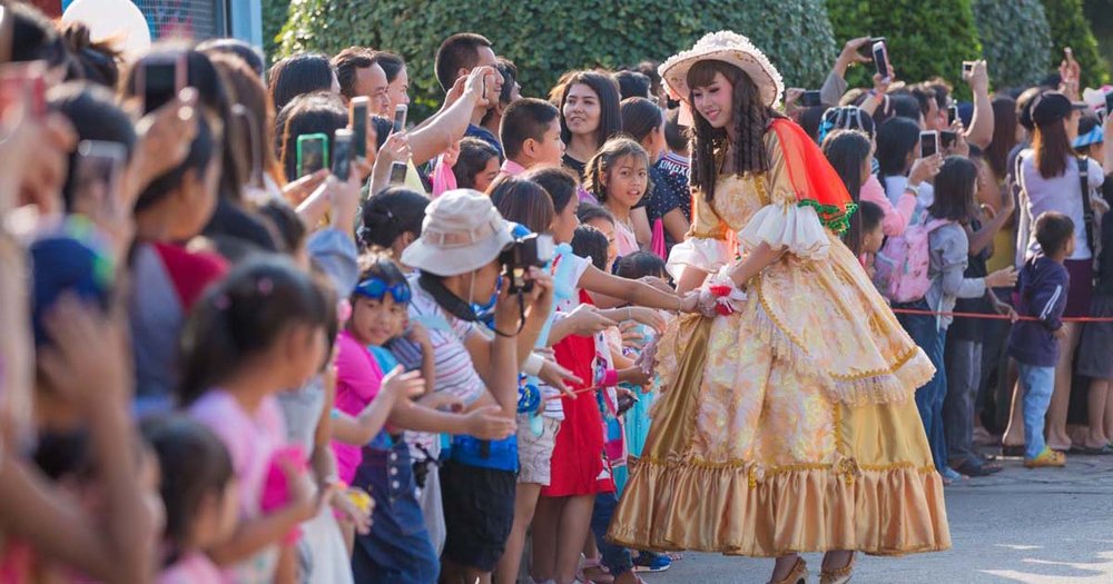 ขบวนพาเหรด ทุกวันวันเสาร์-อาทิตย์ และวันหยุดนักขัตฤกษ์