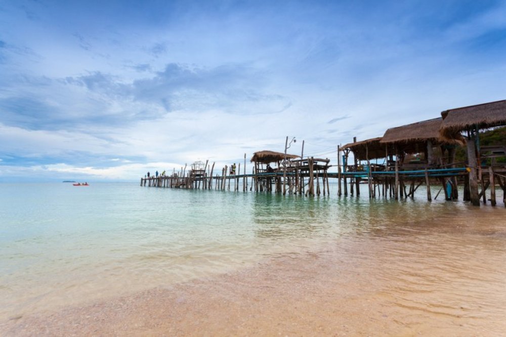 ไปนอนฟังเสียงคลื่นบนเกาะเสม็ดกัน!