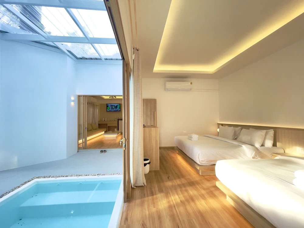 ภาพภายในห้องพักแบบที่มีสระว่ายน้ำส่วนตัว บรรยากาศดีสุดๆ