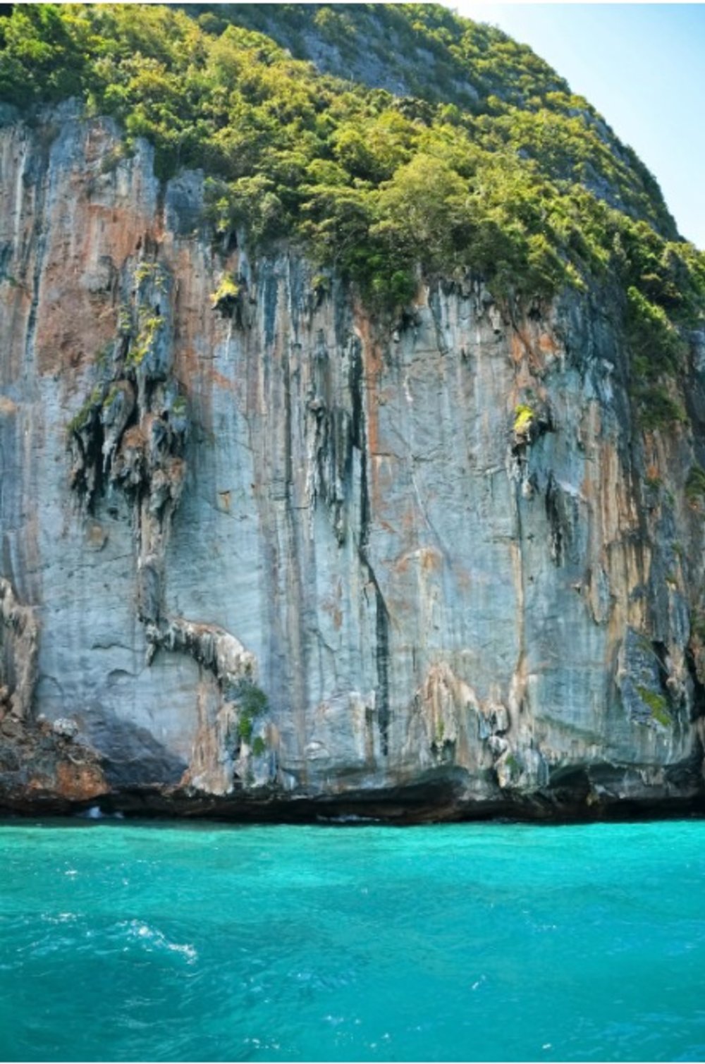 攀登石灰岩峭壁