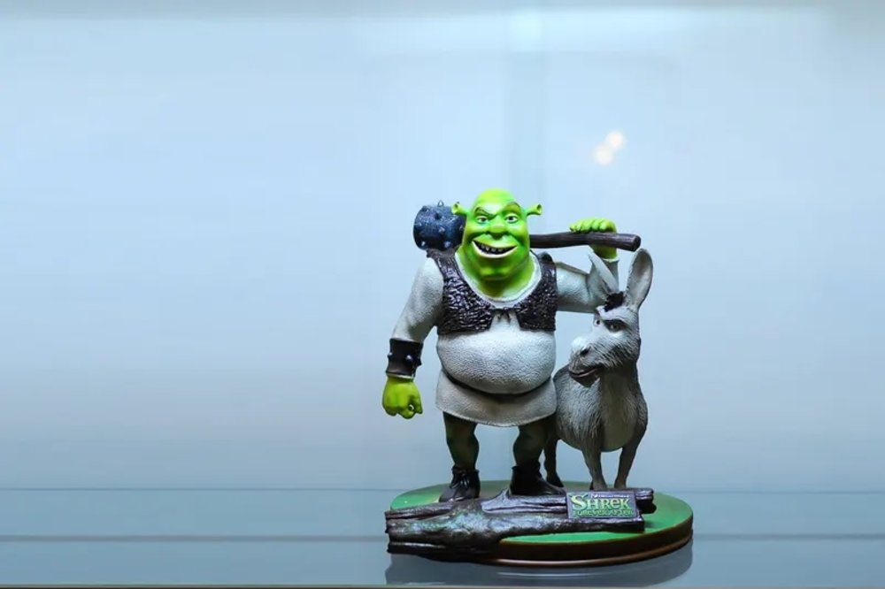 ฟิกเกอร์ของตัวละครเชร็คที่อยู่ใน ToyKino Museum 