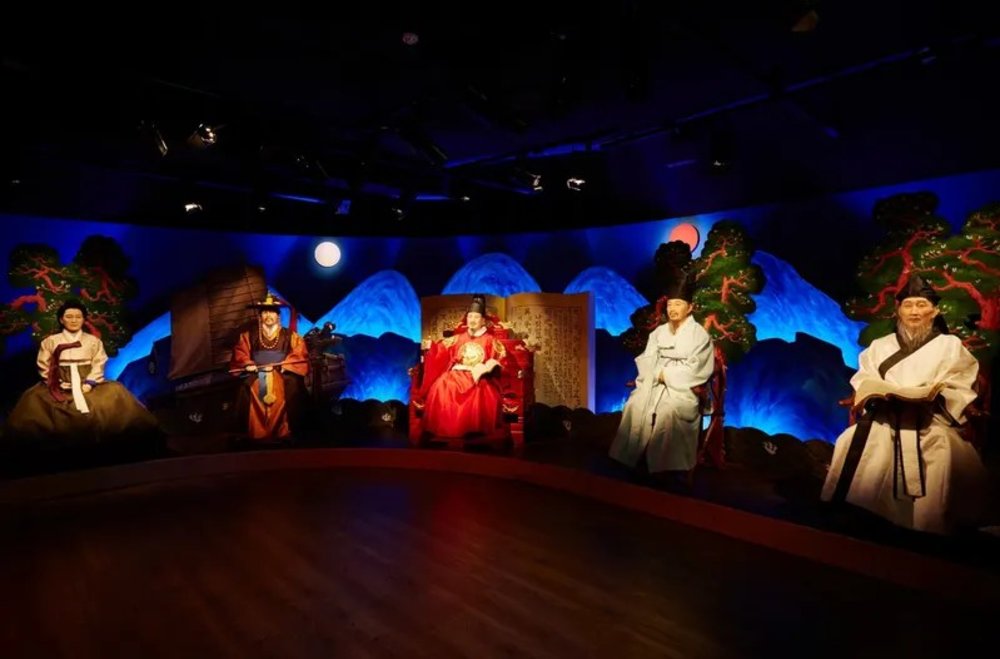 หุ่นขี้ผึ้งราชวงศ์ของเกาหลีที่ Grevin Seoul 