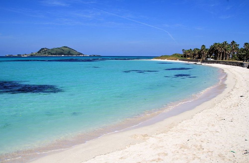 นั่งรับลมชิวๆ ที่หาดฮยอพแจและหาดกึมนึง | รูปภาพจาก pinterest