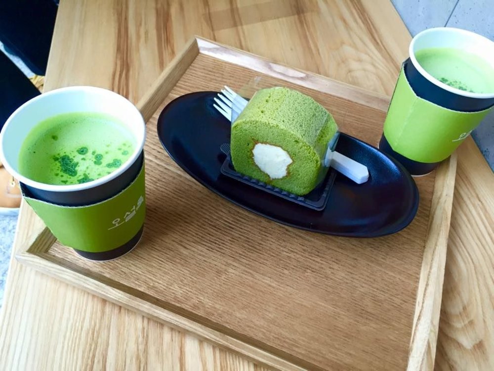 ดื่มด่ำรสชาติความอร่อยของชาเขียวและขนมที่ ไร่ชาเขียวโอซุลล็อค | รูปภาพจาก www.dek-d.com